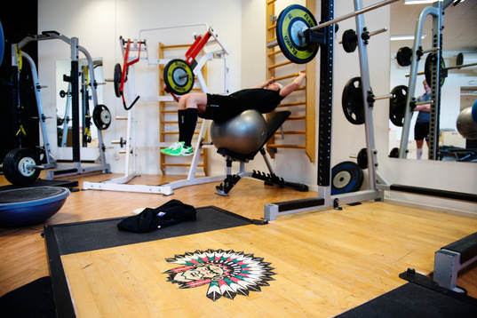 Frölundas klubbmärke i gymmet