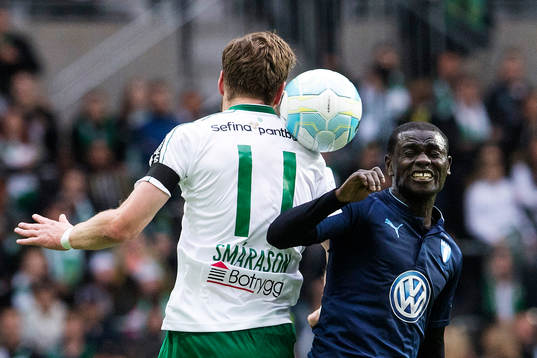 Malmö FFs Enock Kofi Adu och Hammarbys Arnor Smarason i en