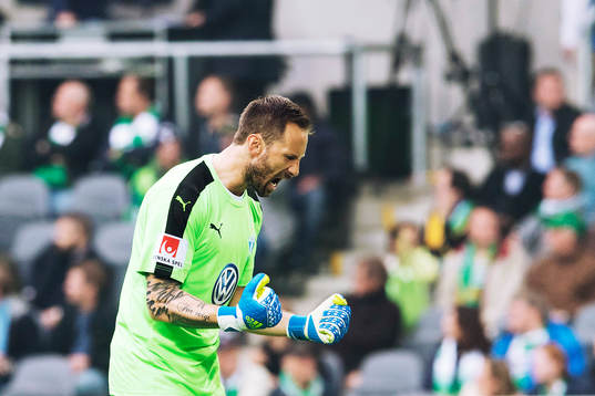 Malmö FFs målvakt Johan Wiland jublar