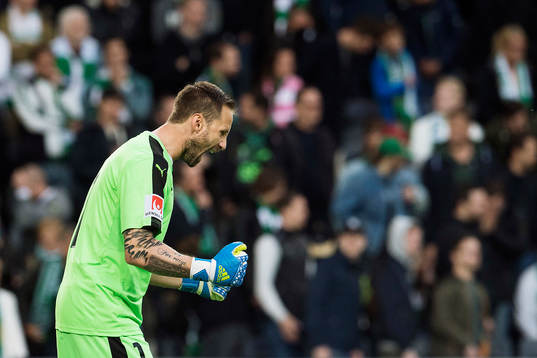 Malmö FFs målvakt Johan Wiland jublar