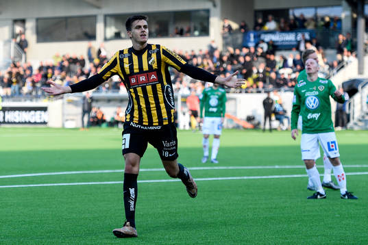 Häckens Alexander Jeremejeff jublar