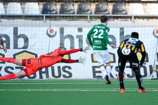 Jönköpings Pawel Cibicki gör 3-1 på returen från
