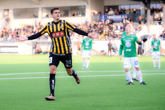 Häckens Alexander Jeremejeff jublar