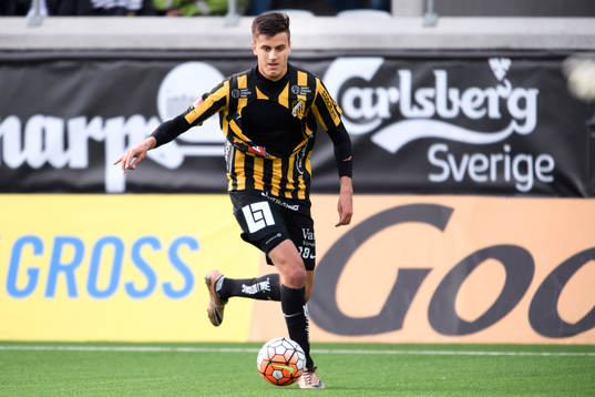 Häckens Alexander Jeremejeff med trasig tröja