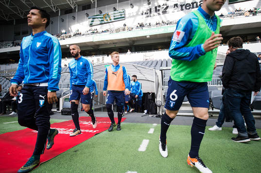 Malmö FFs spelare värmer upp