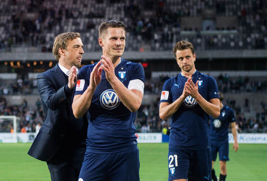Malmö FFs tränare Allan Kuhn kramar om Markus Rosenberg