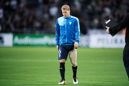 Malmö FFs Oscar Lewicki med lindat ben