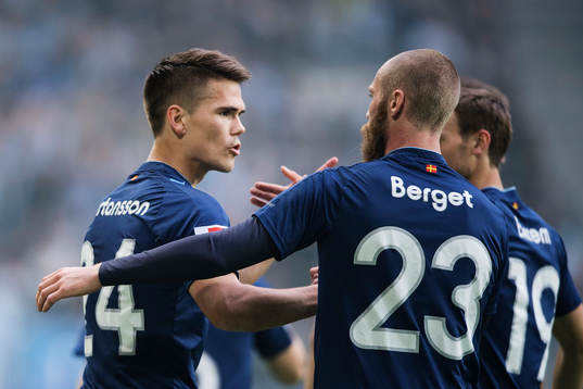 Malmö FFs Vidar Örn Kjartansson (tv) gör 0-1 och jublar