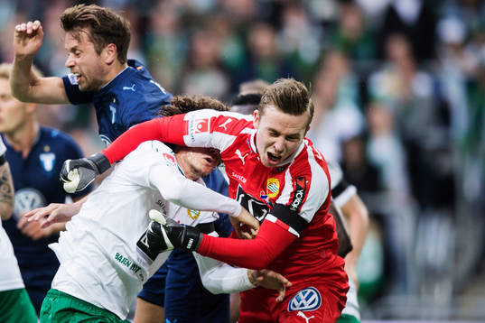 Hammarbys Romulo Cabral Pereira Pinto och målvakt