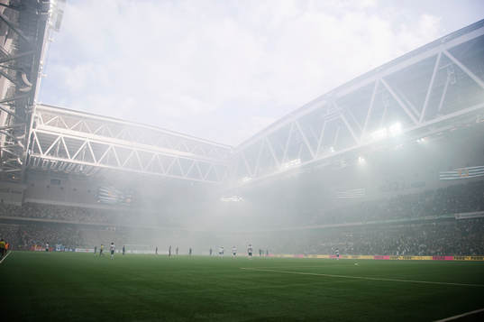 Spelavbrott pga rök på Tele2 arena