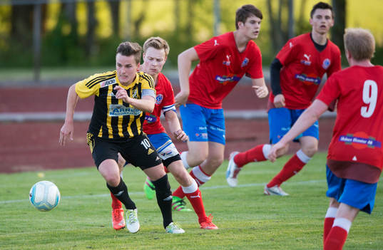 IFK Hässleholms Danny Gunnarsson i matchen i DM mellan