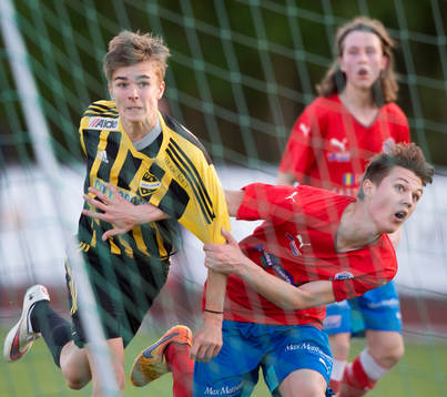 IFK Hässleholms 15-årige Elliott Nilsson i matchen i DM