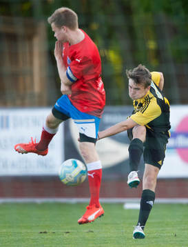 IFK Hässleholms 15-årige Elliott Nilsson i matchen i DM
