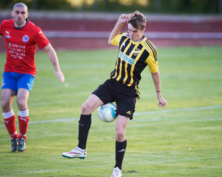 IFK Hässleholms 15-årige Elliott Nilsson i matchen i DM