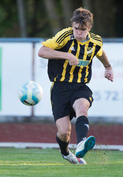 IFK Hässleholms 15-årige Elliott Nilsson i matchen i DM