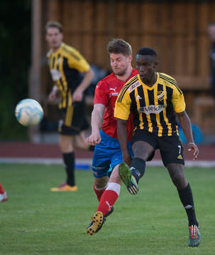 IFK Hässleholms 15-årige James i matchen i DM mellan