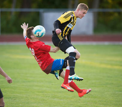 IFK Hässleholms Linus Svensson i matchen i DM mellan