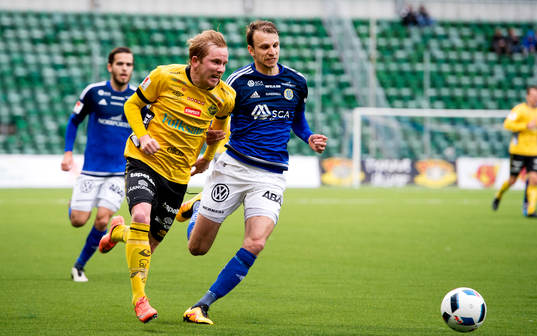 Elfsborgs Simon Lundevall och Sundsvalls Lars Christian