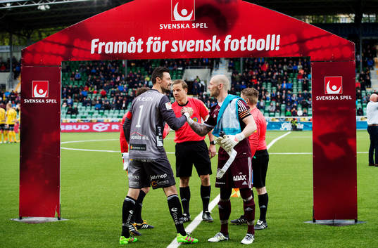 Elfsborgs målvakt Kevin Stuhr Ellegaard och Sundsvalls