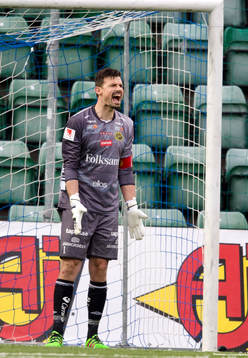 Elfsborgs målvakt Kevin Stuhr Ellegaard deppar