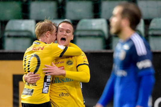 Elfsborgs Simon Lundevall och Viktor Prodell jublar