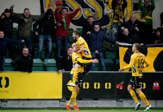 Elfsborgs Viktor Prodell och Marcus Rohdén jublar