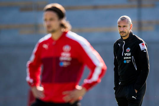 Helsingborgs manager Henrik Larsson och i förgrunden Linus