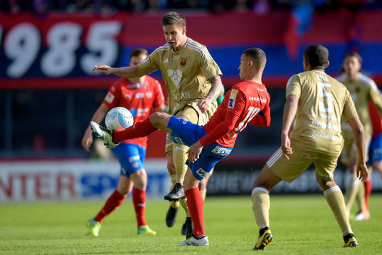 Östersunds Douglas Bergqvist och Helsingborgs Jordan
