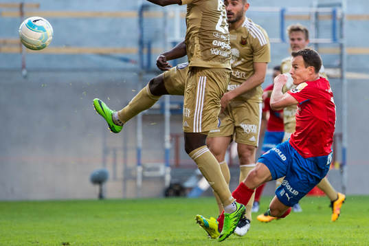 Helsingborgs Anton Wede skjuter in 1-1 målet