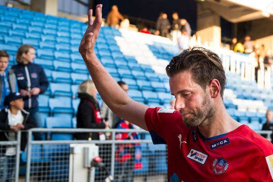 Helsingborgs Mikael Dahlbergh deppar när han lämnar planen