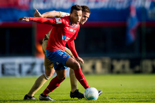 Helsingborgs Matthew Rusike och Östersunds Dennis Widgren