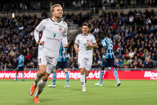 Kalmars Jonathan Ring jublar