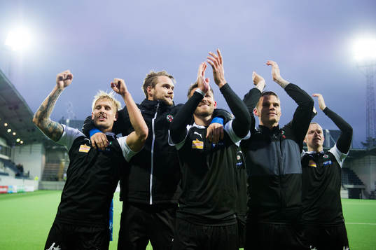 Örebros spelare jublar