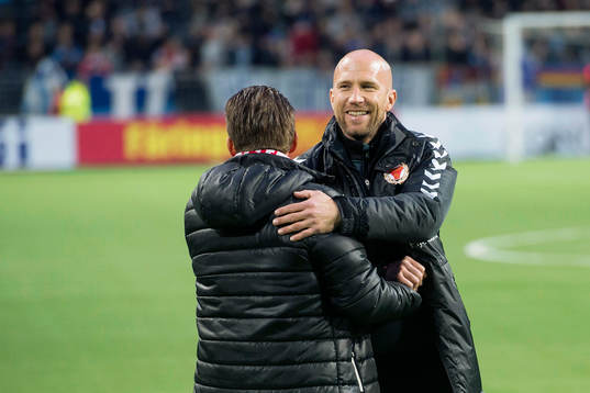Kalmars assisterende tränare Henrik Rydström jublar