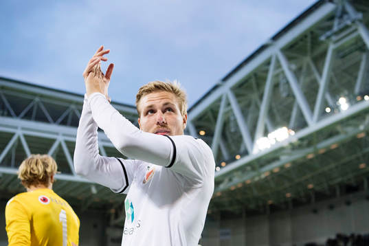 Kalmars Jonathan Ring tackar publiken