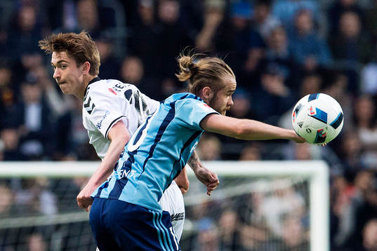 Kalmars Svante Ingelsson och Djurgårdens Daniel Berntsen i