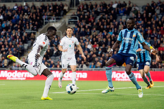 Kalmars Papa Alioune Diouf med ett inlägg