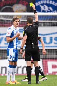 IFK Göteborgs Thomas Rogne får gult kort