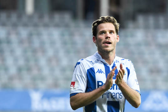 IFK Göteborgs Emil Salomonsson tackar publiken