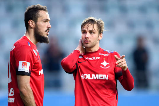 Norrköpings Emir Kujovic och Christoffer Nyman pratar med