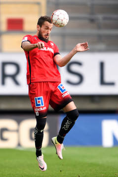 Norrköpings Emir Kujovic nickar bollen