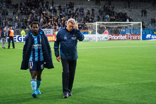 Djurgårdens Amadou Jawo och tränare Per Olsson deppar