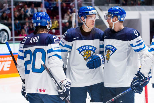Finlands spelare jublar