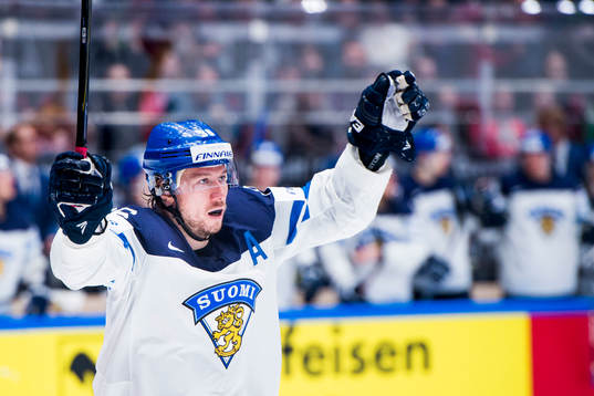 Finlands Jussi Jokinen jublar