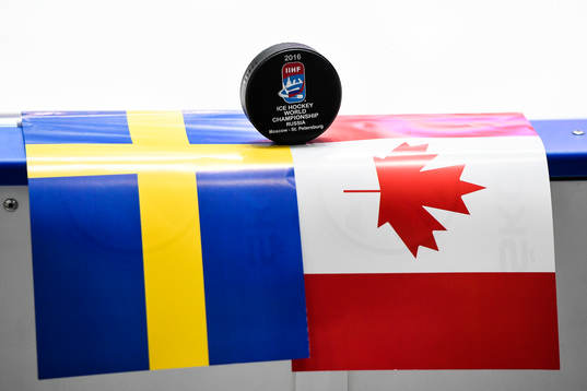 Officiella matchpucken står redo ovanpå Sveriges och