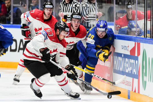 Kanadas Sam Reinhart mot Sveriges Johan Sundström