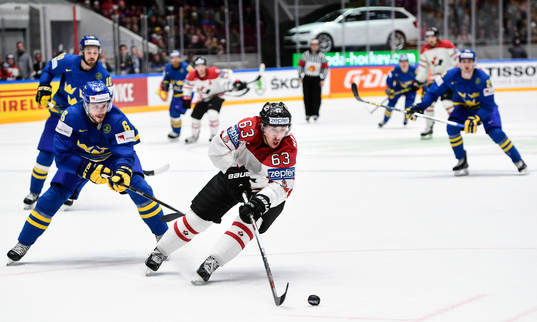 Sveriges Oscar Fantenberg och Kanadas Brad Marchand