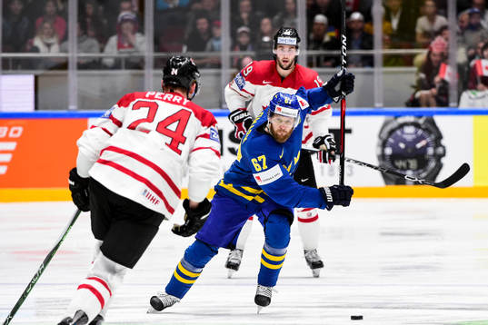 Sveriges Martin Lundberg laddar för skott