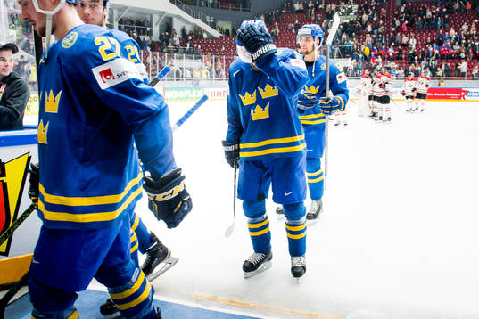 Sveriges Linus Omark deppar när han lämlar isen