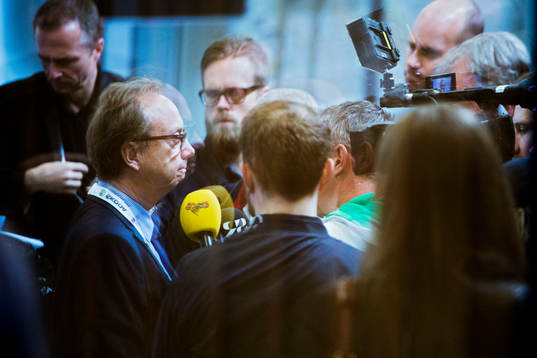 En reflektion visar hur Sveriges förbundskapten Pär Mårts